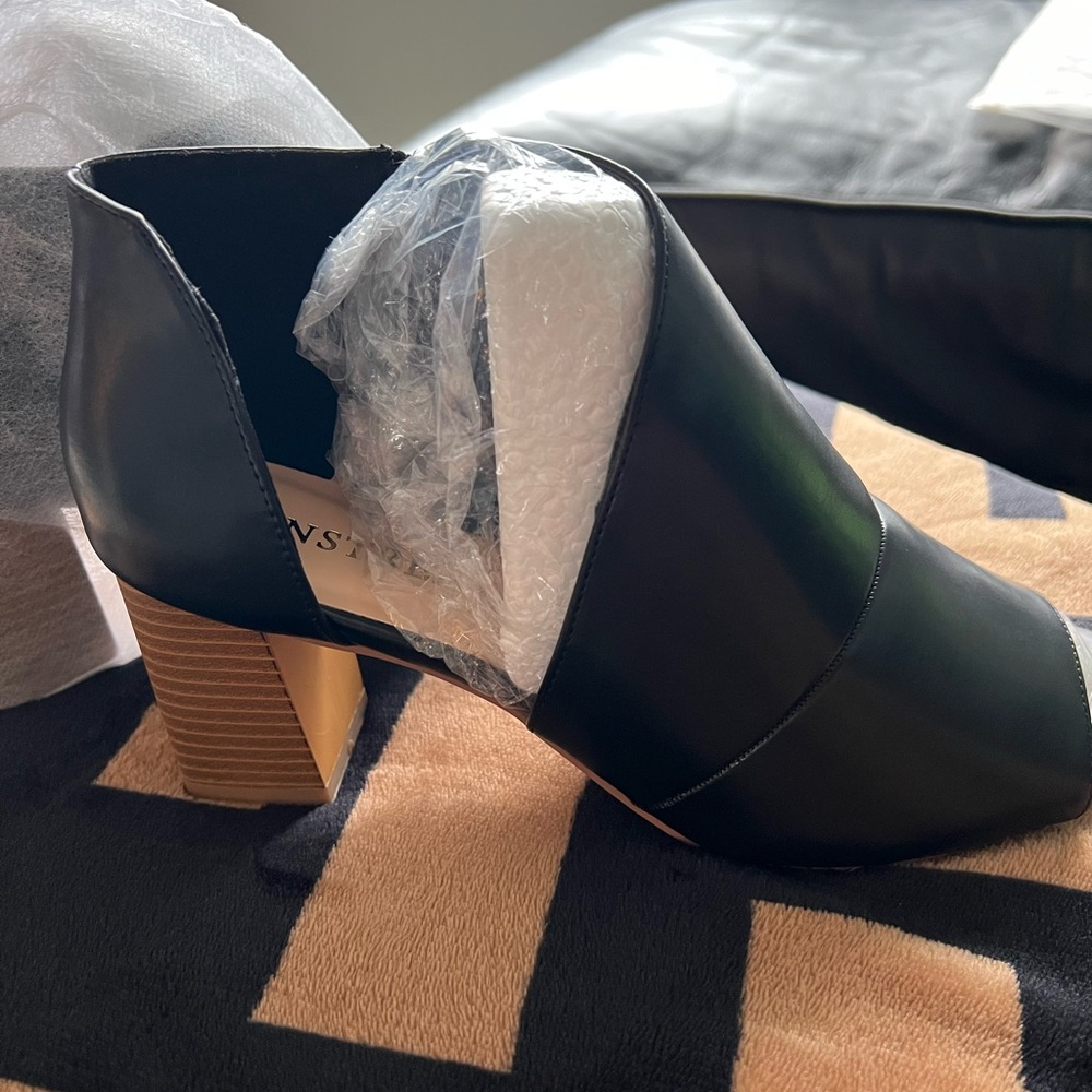 New Black bootie boots